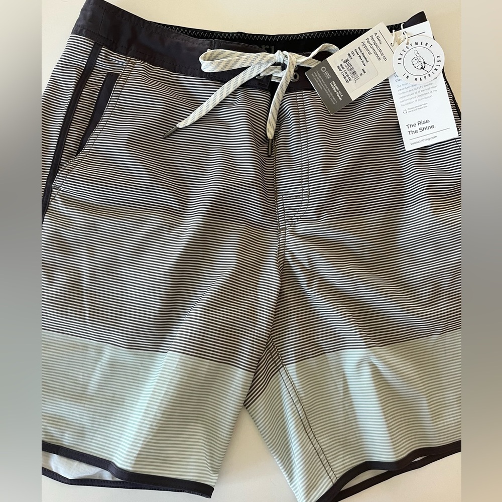 Men’s Vuori Cruise Boardshort NWT
